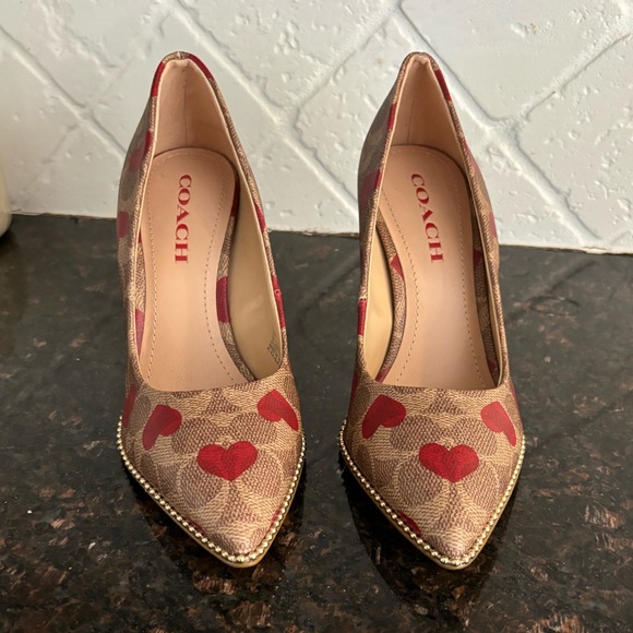 NWOT Coach Waverly Pump Heels With Coated Canvas Heart Print - Picture 9 of 11